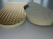 Многие носят такую стельку фольгой вверх