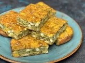 Очень вкусный и полезный: рецепт заливного пирога с яйцом и зеленью от Лизы Глинской (видео)