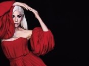 Леди Гага в алом платье снялась в страстном образе для глянца 