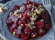 Салат с запеченной свеклой без майонеза