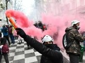 Аресты, баррикады и пожары: противостояние французов набирает обороты (фото, видео)