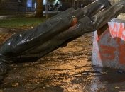 "День гніву корінних народів": протестувальники в Портленді знесли пам'ятники двох президентів США