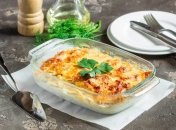 Насолоджуйтесь смаком запеченої риби з яблуками та картоплею