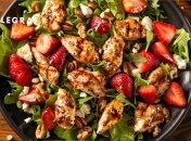 Этот салат станет украшением любого стола (изображение создано с помощью ИИ)