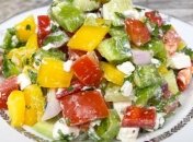 Вкусный салат из болгарского перца, помидоров и фет