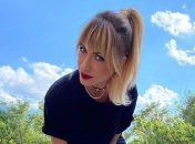 Оседлала гидроцикл: Леся Никитюк решила устроить себе прогулку по Днепру