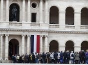 Тысячи людей во Франции пришли попрощаться с экс-президентом Шираком 