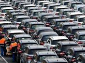 Продажи новых авто в Украине упали на 60%