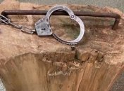 Российских алкоголиков "лечили", сажая на цепь: появилось видео из "центра помощи"