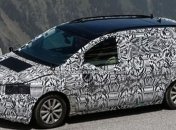 Новый Volkswagen Touran засекли на тестах