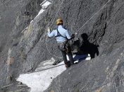 В Альпах "пробивают" дорогу к месту авиакатастрофы Airbus A320