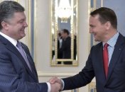 Сикорский: Порошенко и Яценюк призвали Европу выполнить свое обещание
