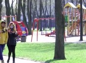 В Чернигове несмотря на карантин люди массово вышли на прогулки по городу