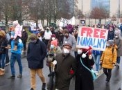 В Берлине чучело Путина достали из бункера Гитлера и "отправили в Гаагу" (фото)