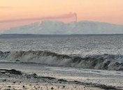 На Аляске проснулся вулкан Вениаминова, небо закрыто