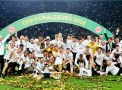 "Айнтрахт" сенсационно стал обладателем Кубка Германии, обыграв "Баварию"