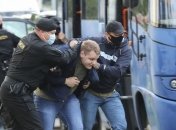 Выборы в Беларуси: силовики массово задерживают протестующих (Видео)