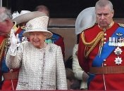 Сын Елизаветы II отказался от королевских обязанностей