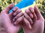 Багато хто обирає дизайн манікюру в патріотичній символіці
