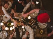 Новорічний стіл з делікатесами може коштувати українцям половини зарплати: актуальна інфографіка