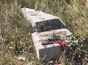 Під Харковом установили знак дружби України і Росії - камінь не простояв навіть години (фото)