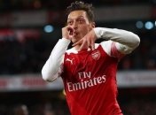 Озил не хочет покидать Арсенал из-за своего контракта