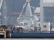 Китай спустил на воду один из самых больших боевых кораблей в своей истории