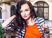 СМИ назвали имя и обнародовали фото модели, пострадавшей при взрыве авто