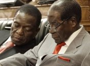 Президента Мугабе отстранили с поста руководителя правящей партии Зимбабве