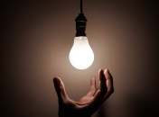 Скандал накаливания: кому выгодна "шаровая" раздача лампочек на "Укрпочте"?