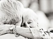 Почему женщины живут дольше мужчин?