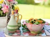 Рецепт дня: Салат со свежими огурцами, колбасой и яйцами