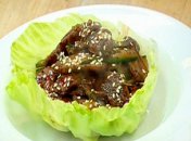 Жареная утка с салатом латук