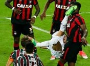 Удар бисиклетой отправил футболиста в больницу (Видео)