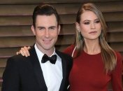 Адам Левин показал трогательное фото новорожденной дочери