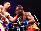 Непобедимые боксеры устроили рубку с четырьмя нокдаунами (видео)