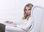 Модні тренди манікюру мають шикарний вигляд у класичних тонах