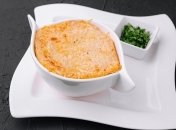 Простой, питательный и недорогой сырный суп с курицей