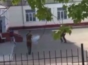 Во дворе школы в Черноморске устроили стрельбу: видео инцидента попало в сеть