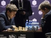 Шахматная корона. Карякин и Карлсен сыграли первую партию тай-брейка