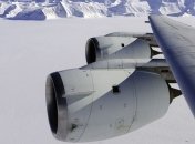 В Антарктиде на месте крушения самолета ищут тела погибших пилотов