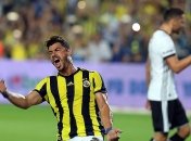 "Фенербахче" в драматичном матче одолел "Бешикташ" (Видео)