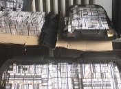 Иностранец с диппаспортом пытался вывезти из Украины в Польшу более 1,5 тыс пачек сигарет
