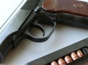 В Борисполе на территории военного аэродрома военный ранил человека