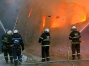 В Киеве охрана не пустила спасателей к загоревшимся ангарам