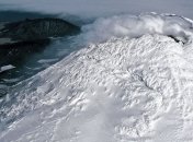 Ученые на заснеженном острове в океане нашли озеро жидкой лавы