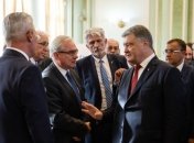 Порошенко призвал дипломатов не допустить вмешательства РФ в украинские выборы