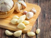 Помощь чесноку от зеленой бродилки колоссальная