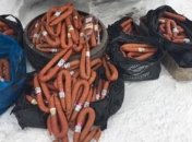 Боевикам не довезли 100 кг колбасы - в запасном колесе и под днищем авто