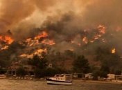 В Турции выросло число погибших от пожара, огонь почти добрался до ТЕС и аэропорта Бодрум (фото, видео)